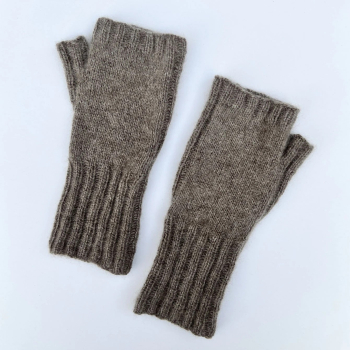 Wzór Borgan Fingerless Mittens - Kit Couture