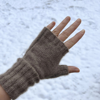 Wzór Borgan Fingerless Mittens - Kit Couture